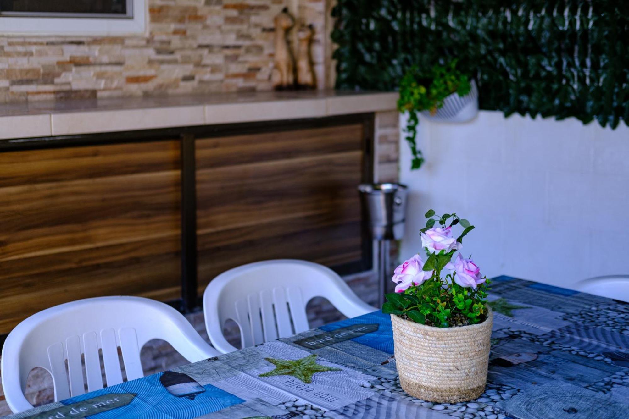 Demetris Apartment Meneou エクステリア 写真